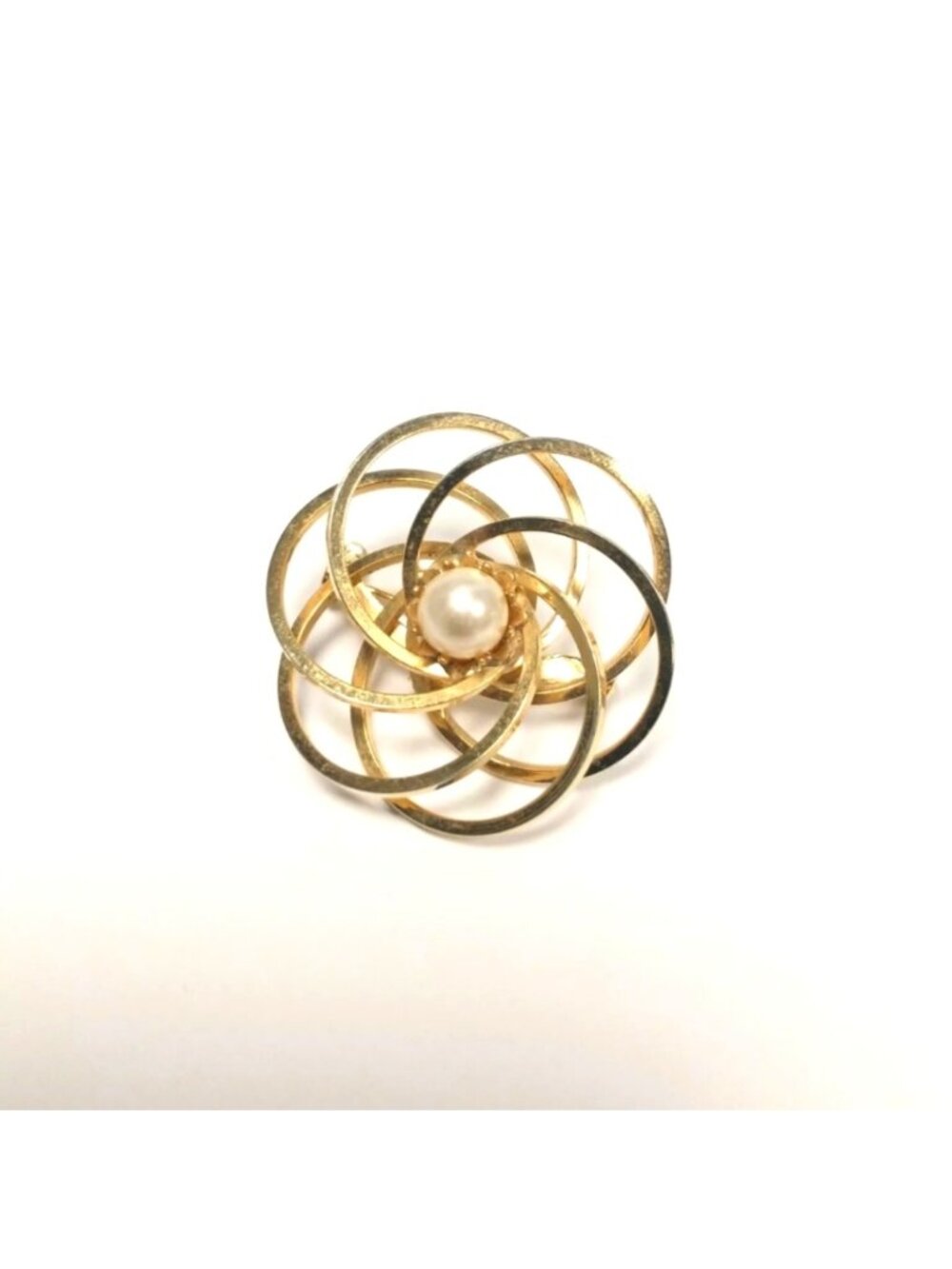 Vintage‎ gold tone faux white pearl overlapping circles Flower shape brooch